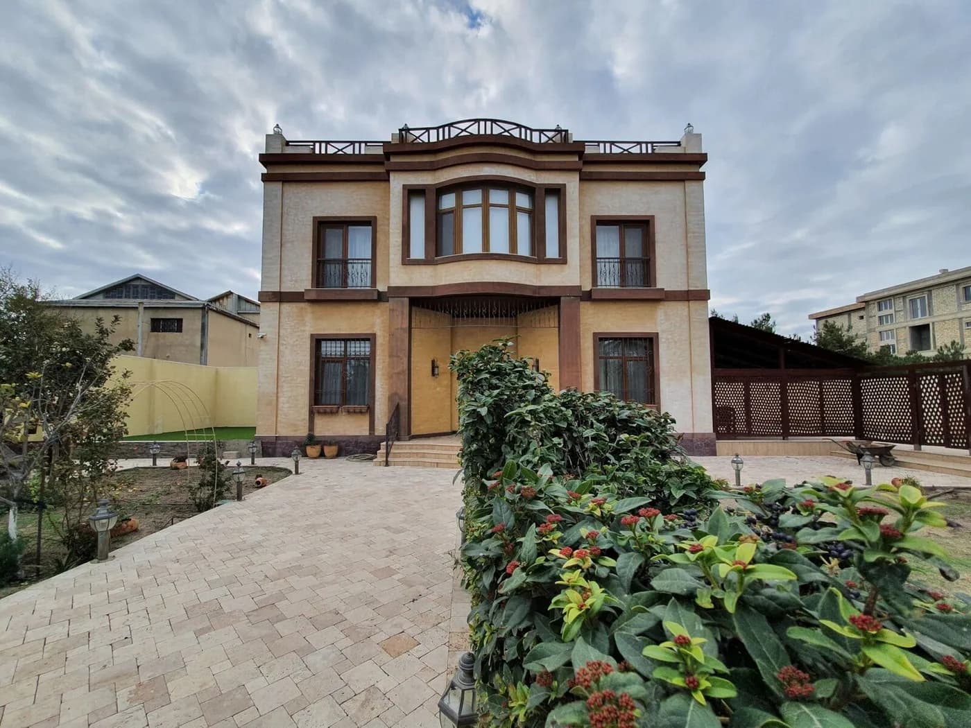 5 otaqlı həyət evi